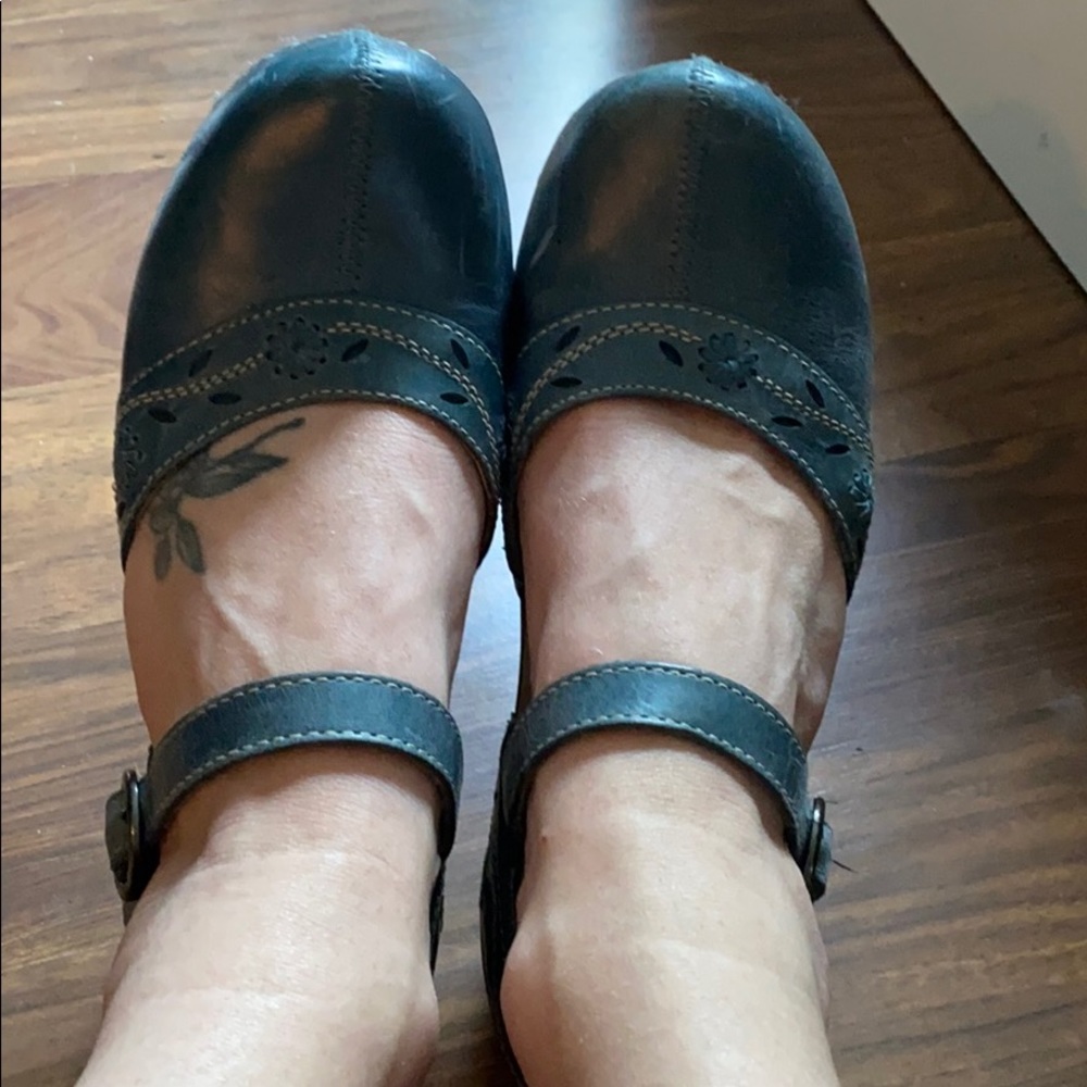 Dansko "Stefanie" Clog Size 6